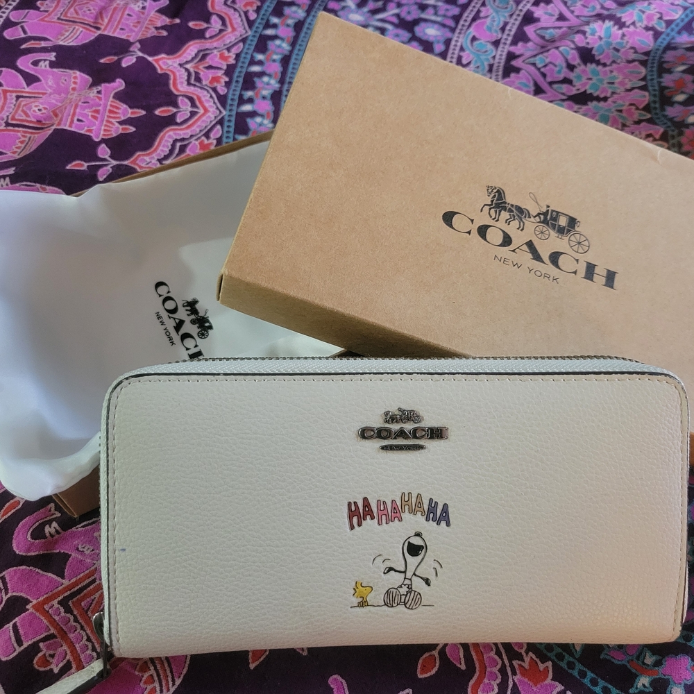 Coach Cream Snoopy Zip Wallet